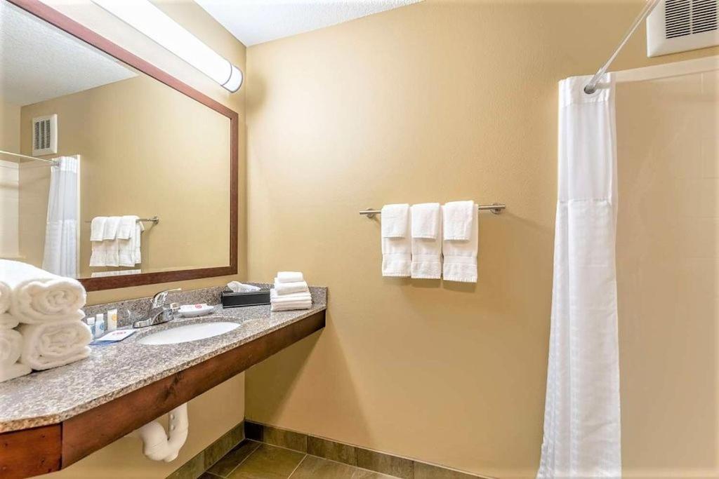 Amerivu Inn And Suites - Chisago City Ngoại thất bức ảnh