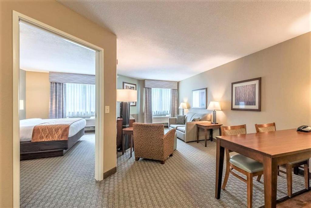 Amerivu Inn And Suites - Chisago City Ngoại thất bức ảnh