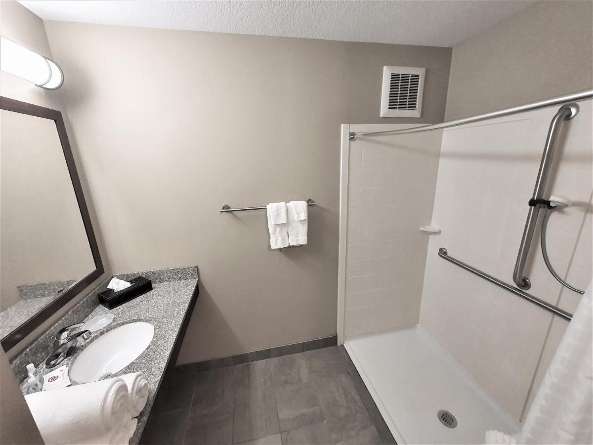 Amerivu Inn And Suites - Chisago City Ngoại thất bức ảnh
